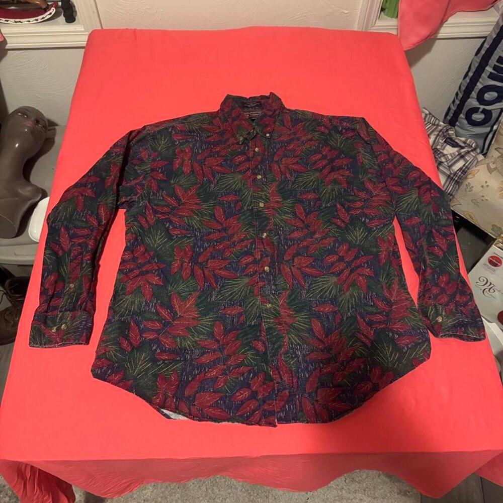 Roundtree & Yorke red/green leaf print cotton button-up shirt in size L